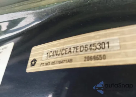 2014 Jeep Compass Latitude z USA, uszkodzony, nr VIN 1C4NJCEA7ED645301